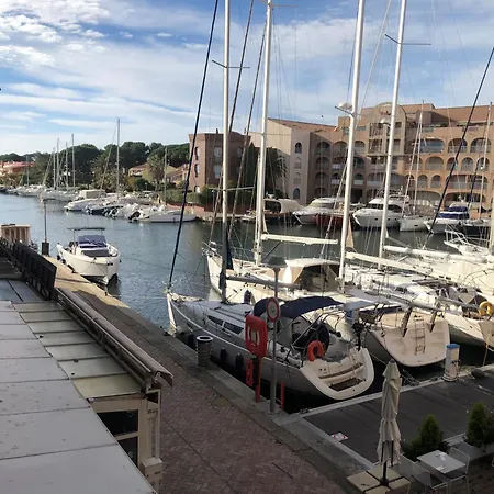 Hyetai Pour 4 Personnes Face Au Port à Appartement *