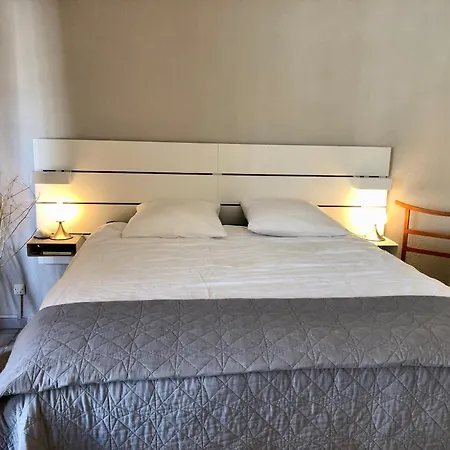 Hyetai Pour 4 Personnes Face Au Port à