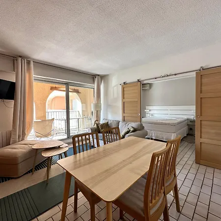 Apartment Hyetai Pour 4 Personnes Face Au Port A